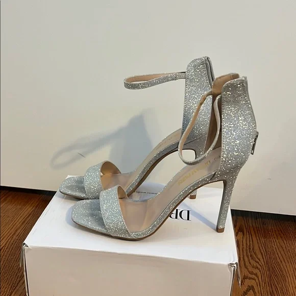 Dream pairs Silver Glitter Women's Heels - Picture 2 of 3